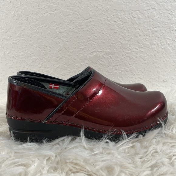 SANITA Bordeaux Sabel Slip-Resistant Red Metallic Comfort Clogs Women's Size 38 - Picture 5 of 14